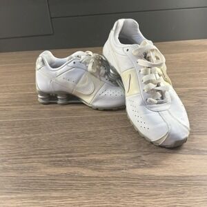 Nike Shox Classic II Sneaker White Metallic Silver Women's Size 8.5 Leather Y2K